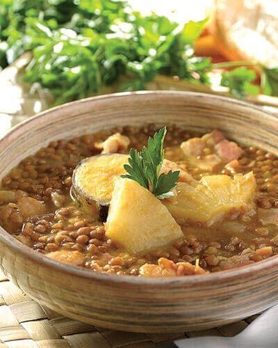 Sopa de lentejas con frutas