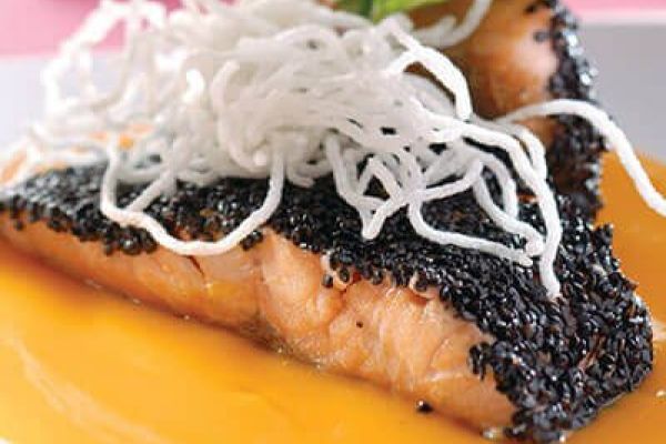 Salmón con salsa de mango chipotle