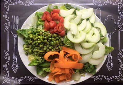 Ensalada de edamames con pepino y zanahoria