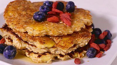 Hot cakes de avena con plátano