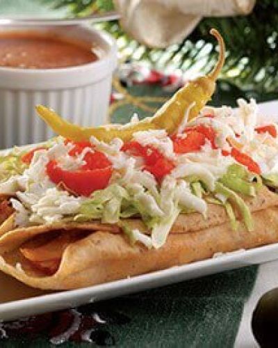 Flautas de bacalao con salsa de chile güero