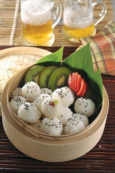 Bolitas de sushi con frutas