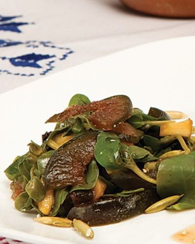 Verdolagas o romeritos con frutos secos