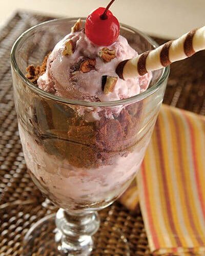 Copa de Brownie con helado de cereza