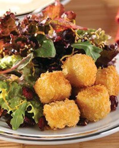 Ensalada de palmitos empanizados con aderezo de mostaza dulce