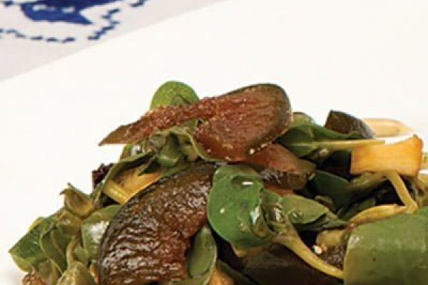 Verdolagas o romeritos con frutos secos