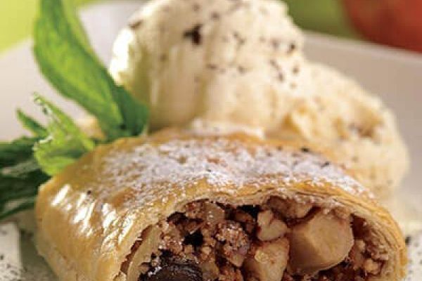 Strudel de manzana con cajeta