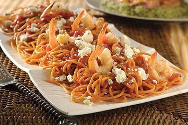 Pasta con  camarones y queso de cabra