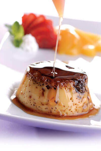 Flan de rompope con pasas