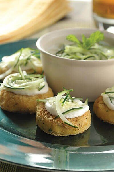 Tortitas de garbanzo con ensalada de pepino