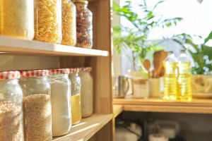 Arregla tu despensa para promover una mejor alimentación familiar