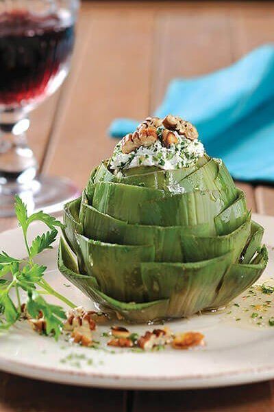 Alcachofas rellenas con queso y frutos secos