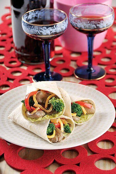 Burritos de vegetales con salsa de aguacate