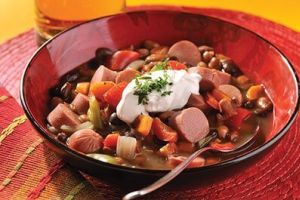 Sopa de salchicha y frijol